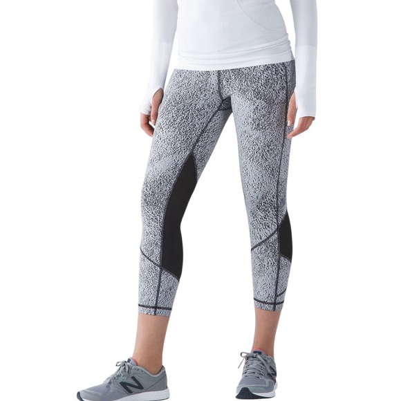 Lululemon Pace Rival Crop Power Leggings White Black Size 6/Small - Picture 1 of 13